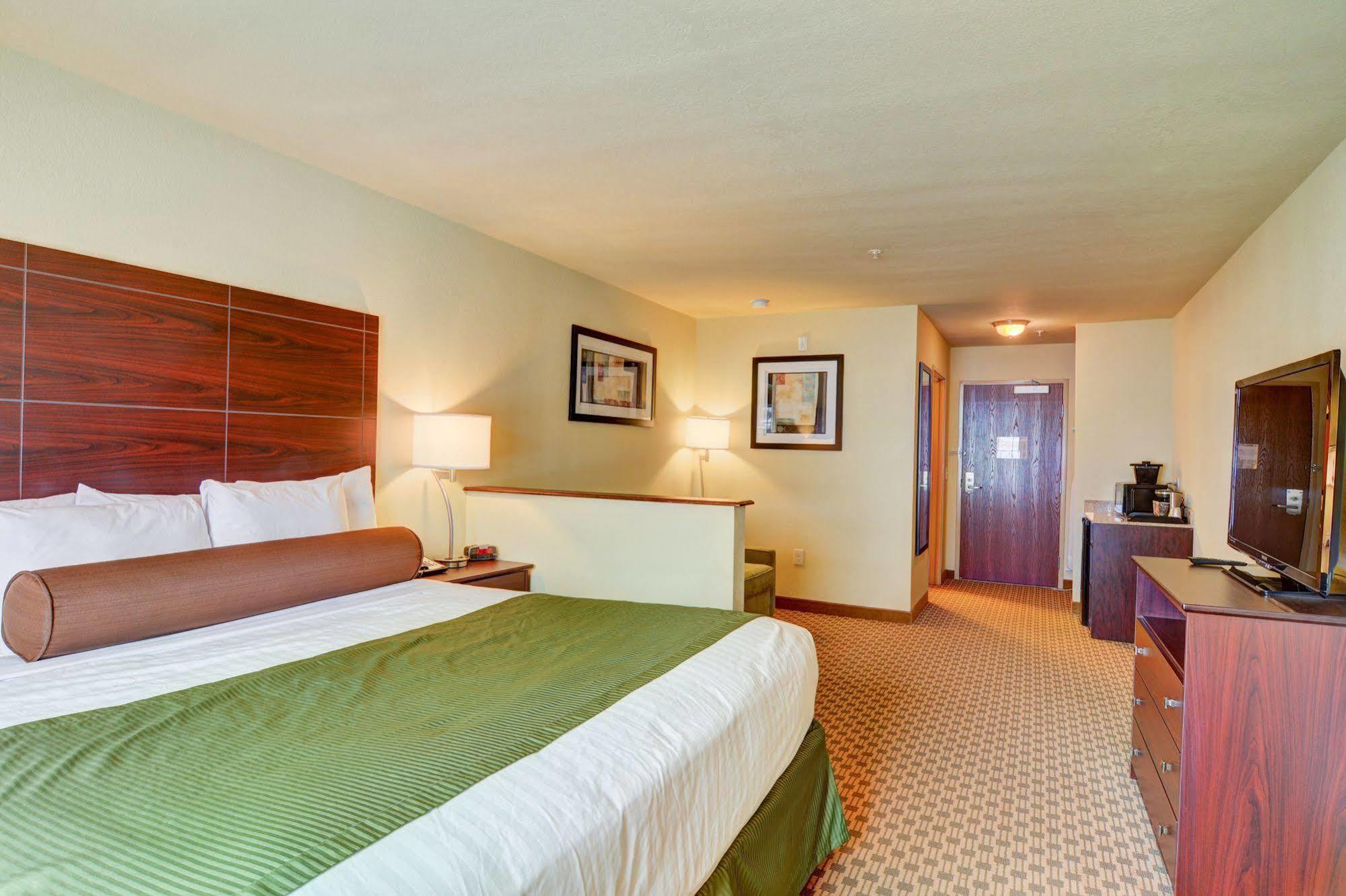 Cobblestone Hotel & Suites - Punxsutawney Exterior photo
